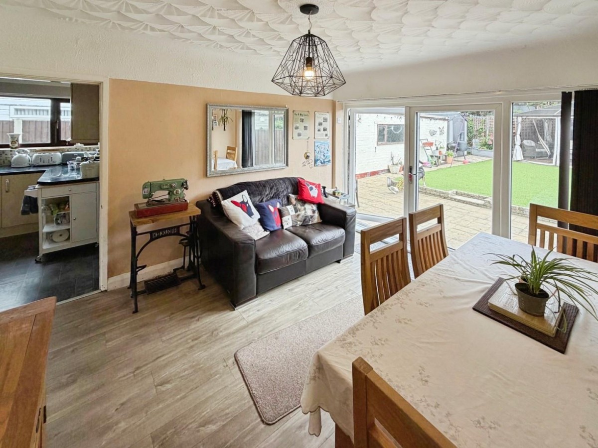 James Avenue, Great Sutton