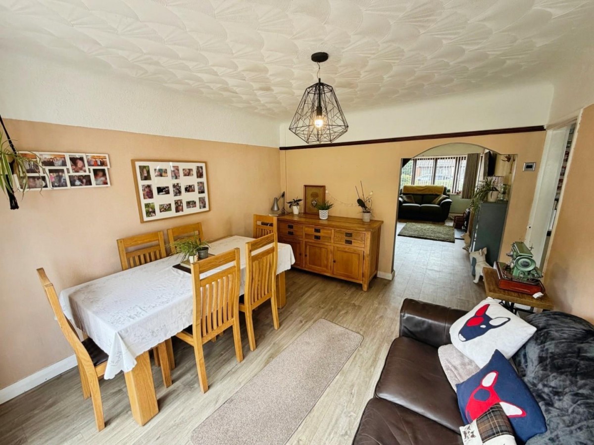 James Avenue, Great Sutton