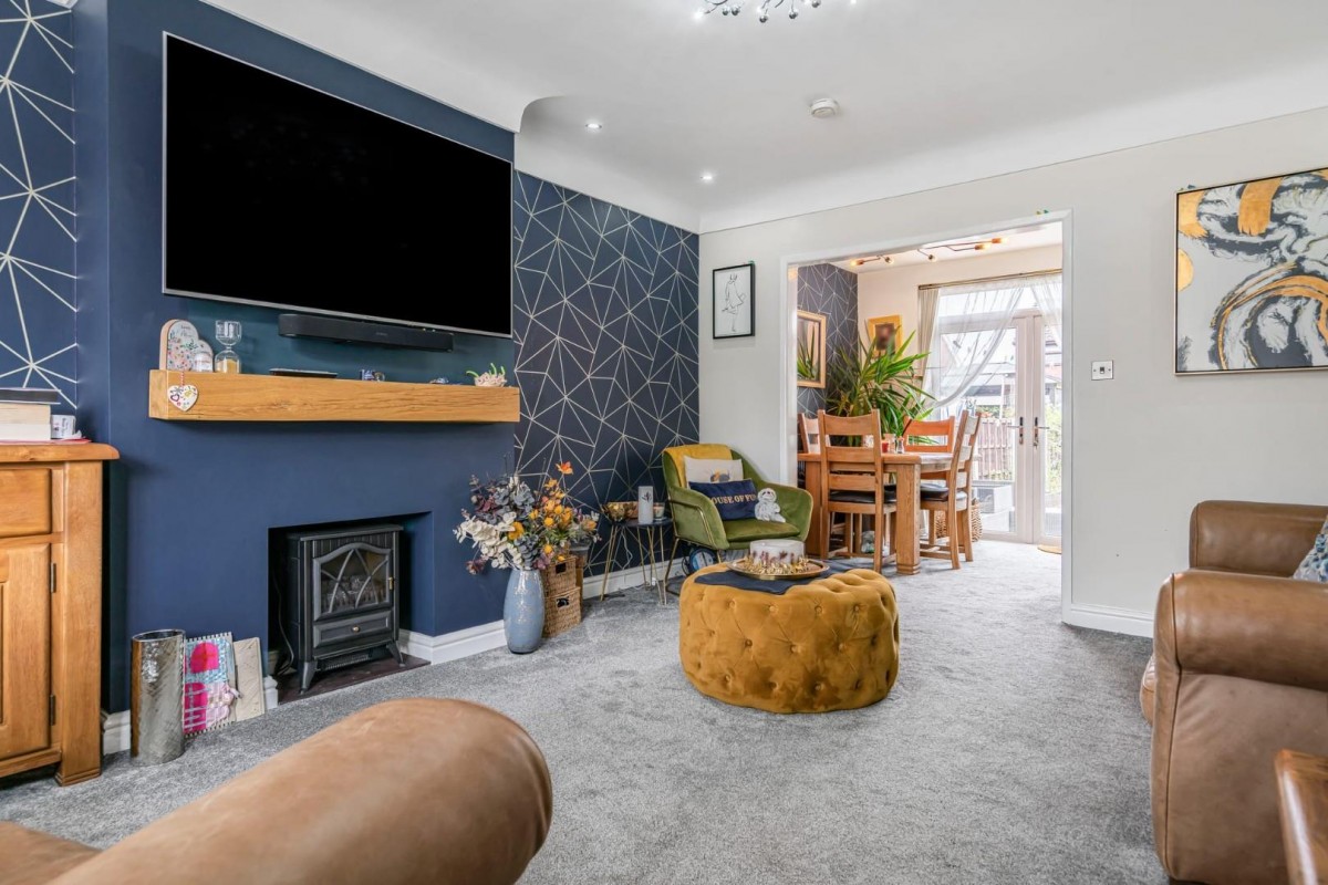Angus Avenuee, Leigh