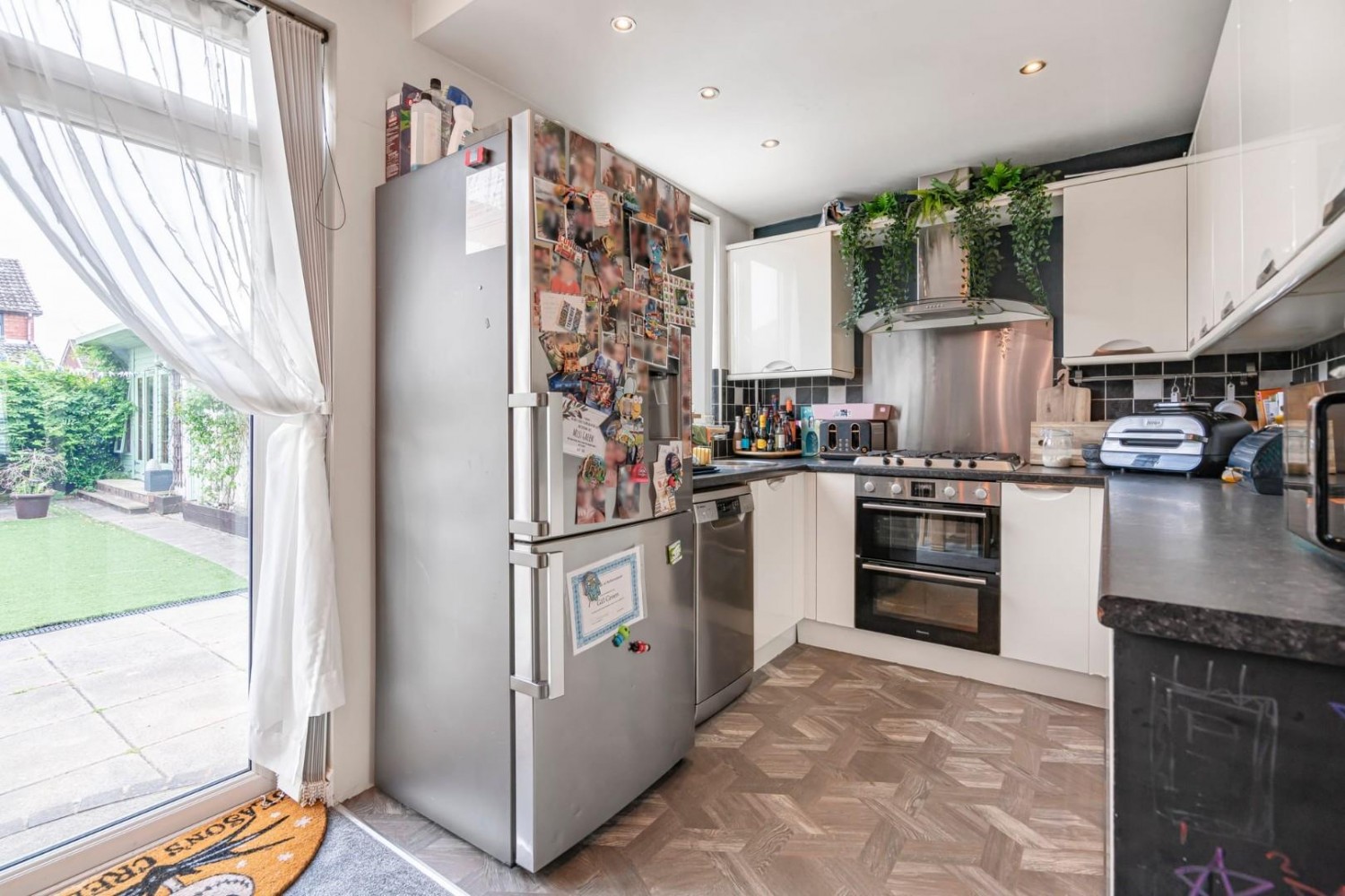Angus Avenuee, Leigh
