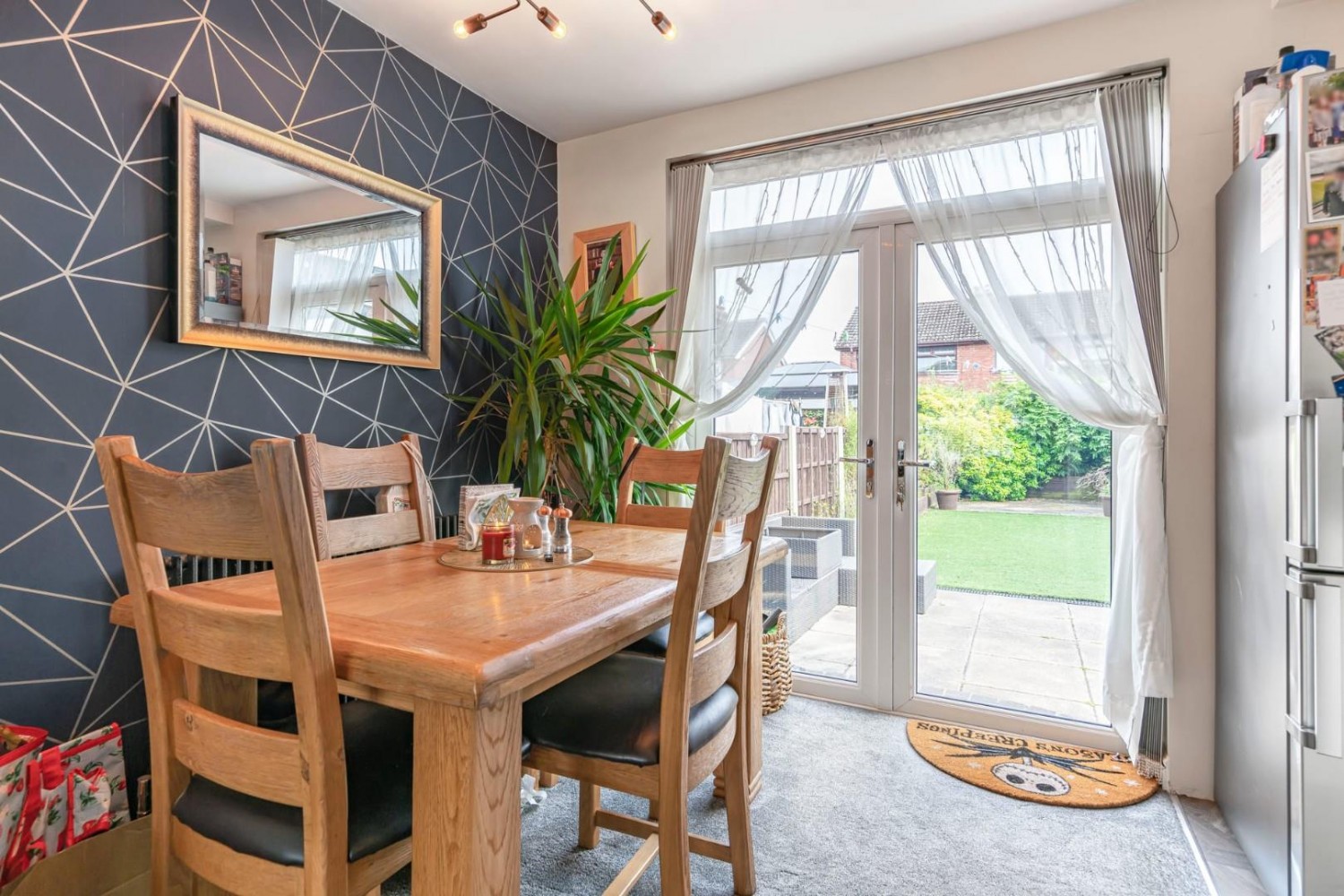 Angus Avenuee, Leigh