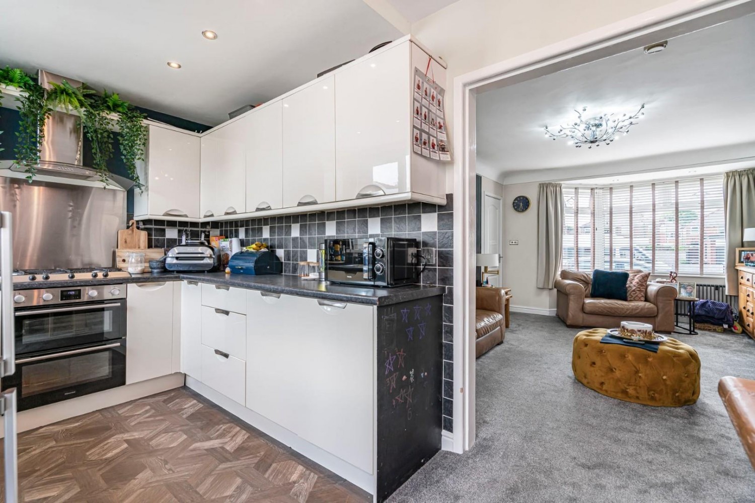 Angus Avenuee, Leigh