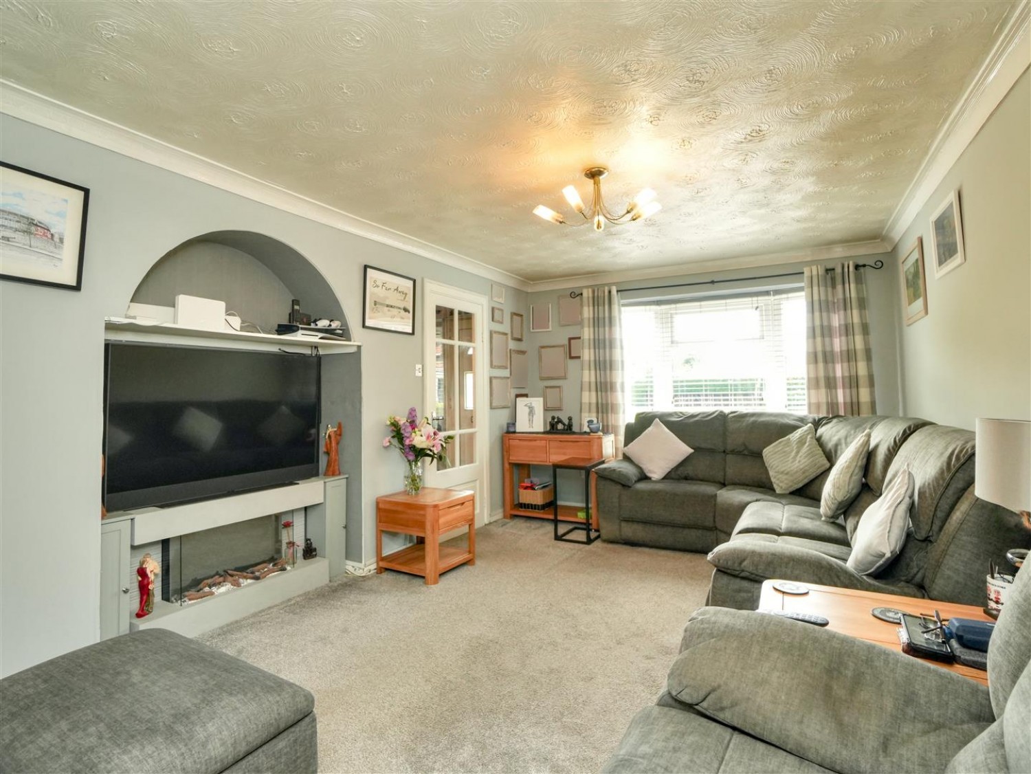 3 bedroom House for sale in York Road, Strensall, York