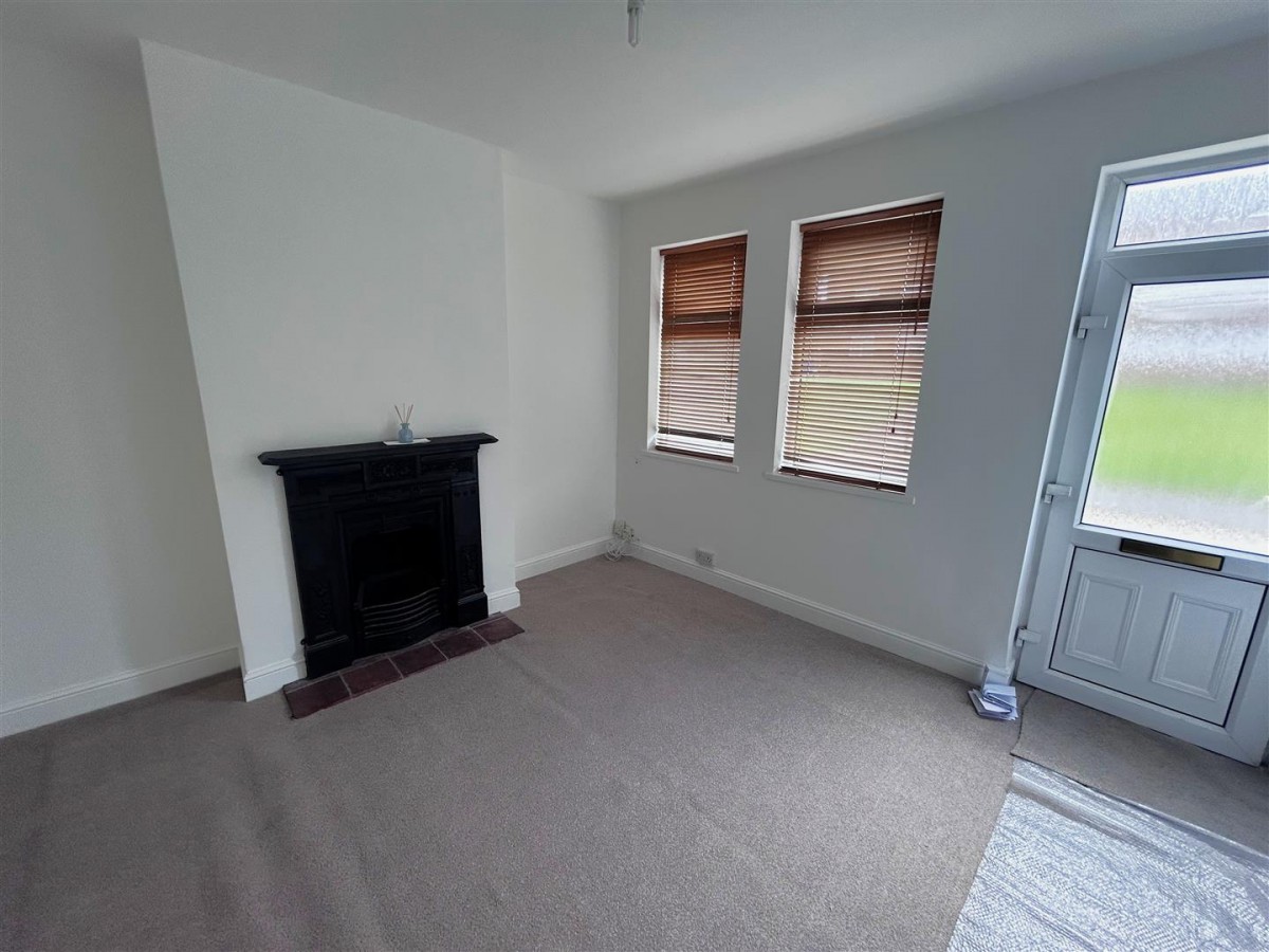 Stourbridge Road, Stourbridge, DY9 7BE