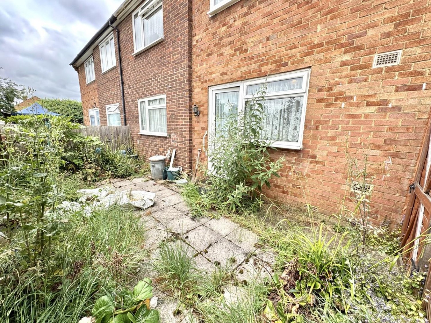 Larch Crescent, Hayes