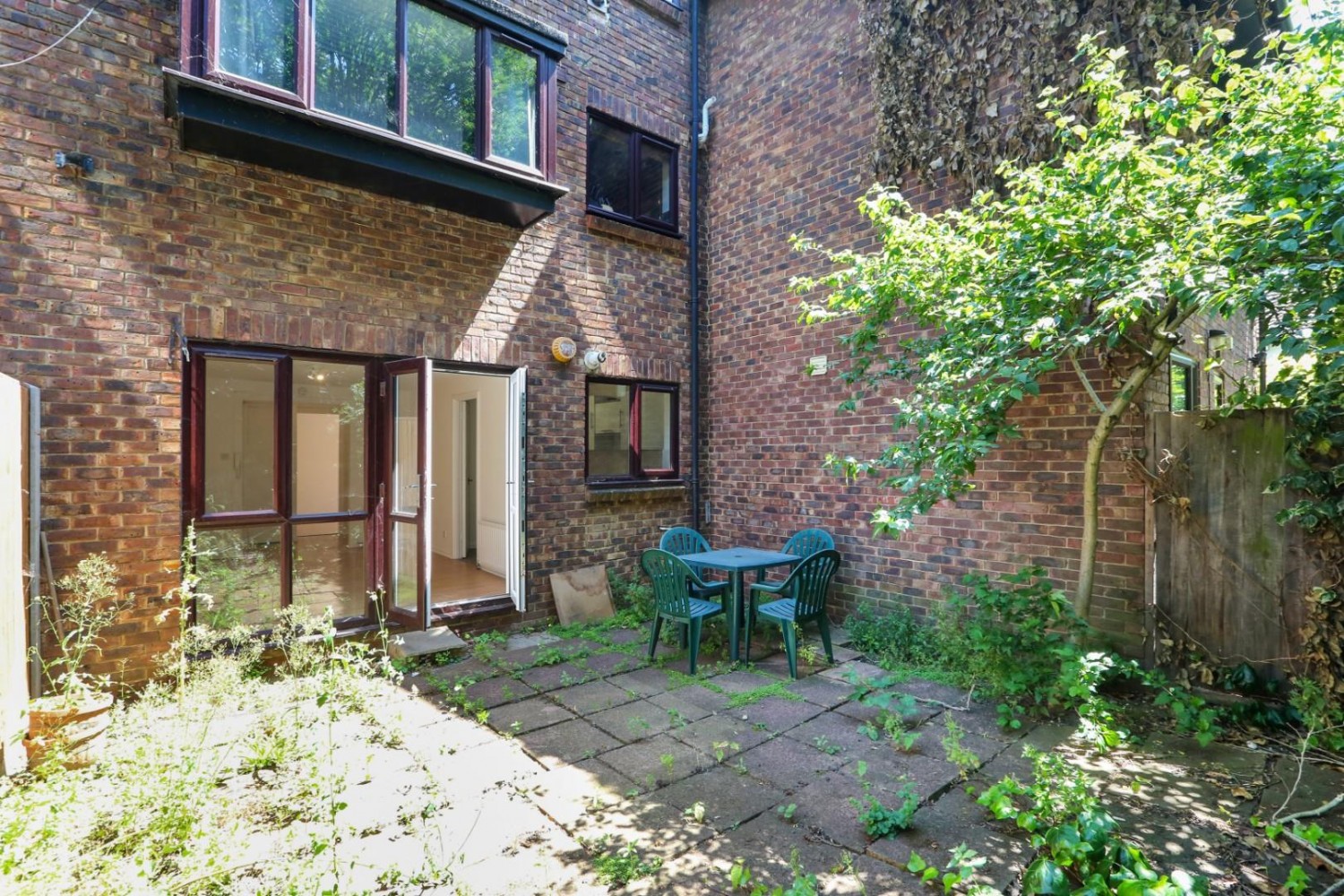 Allendale Close, London, SE5