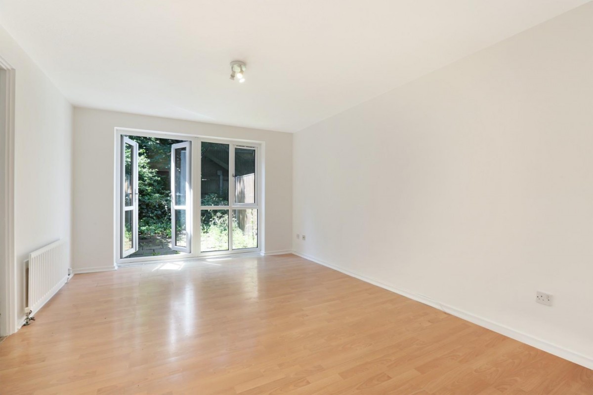 Allendale Close, London, SE5