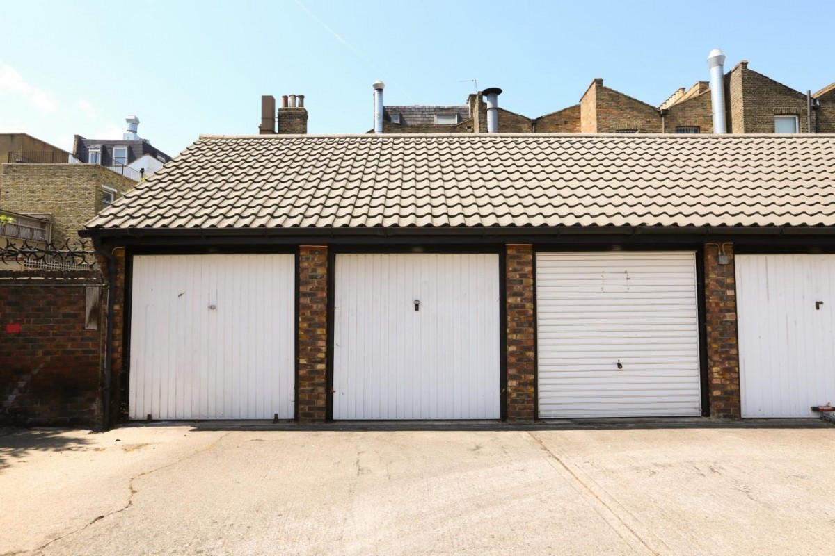 Allendale Close, London, SE5