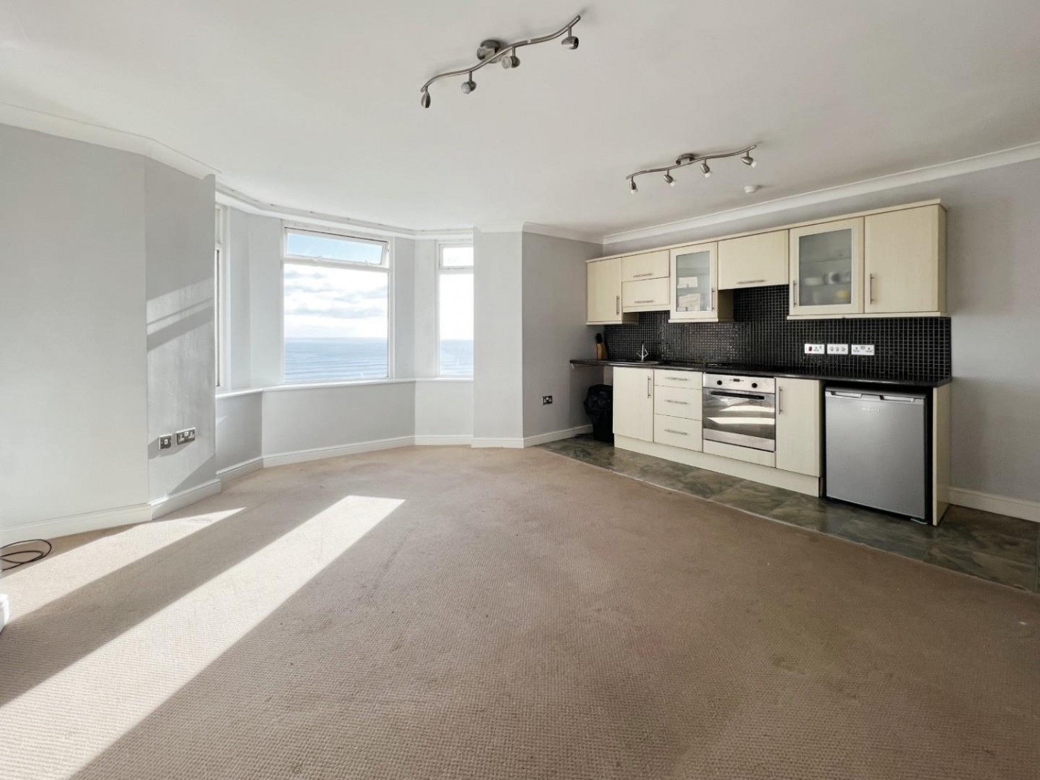 1 bedroom Flat to let in 149 Queens Parade, Scarborough