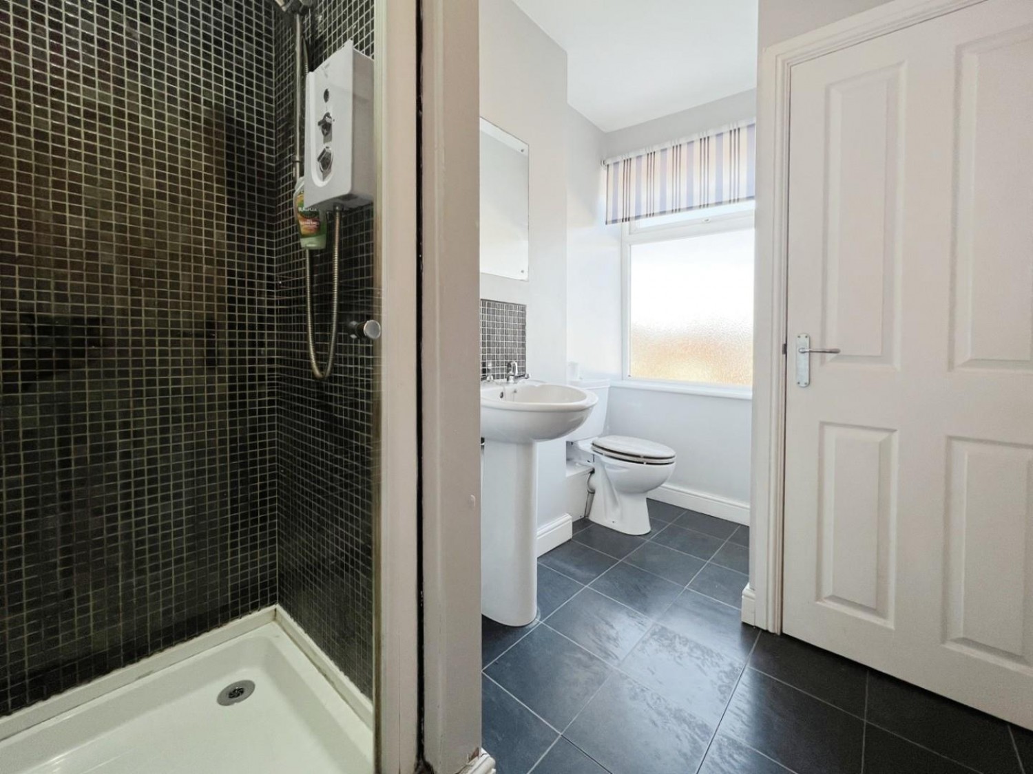 1 bedroom Flat to let in 149 Queens Parade, Scarborough