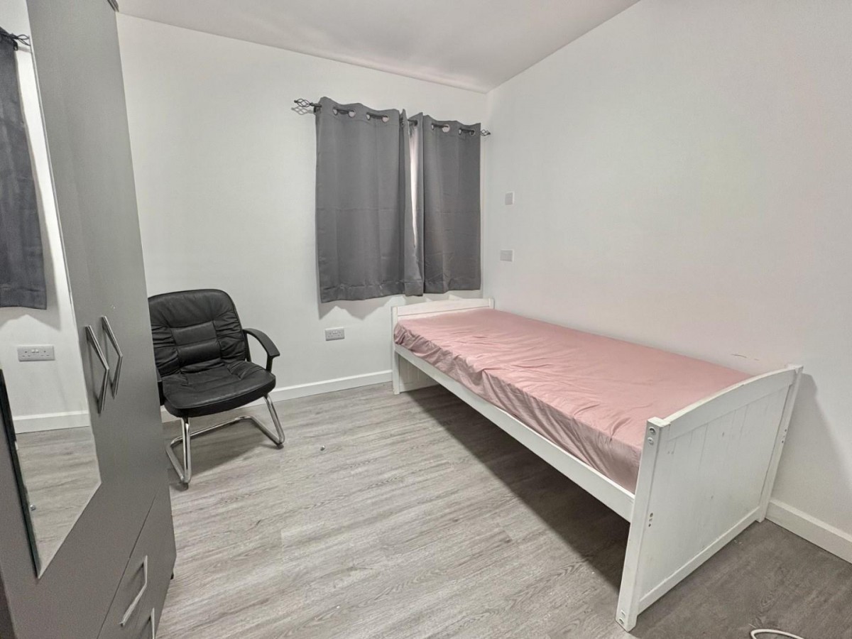 Cleave Avenue, Hayes, Middlesex, UB3 4HD