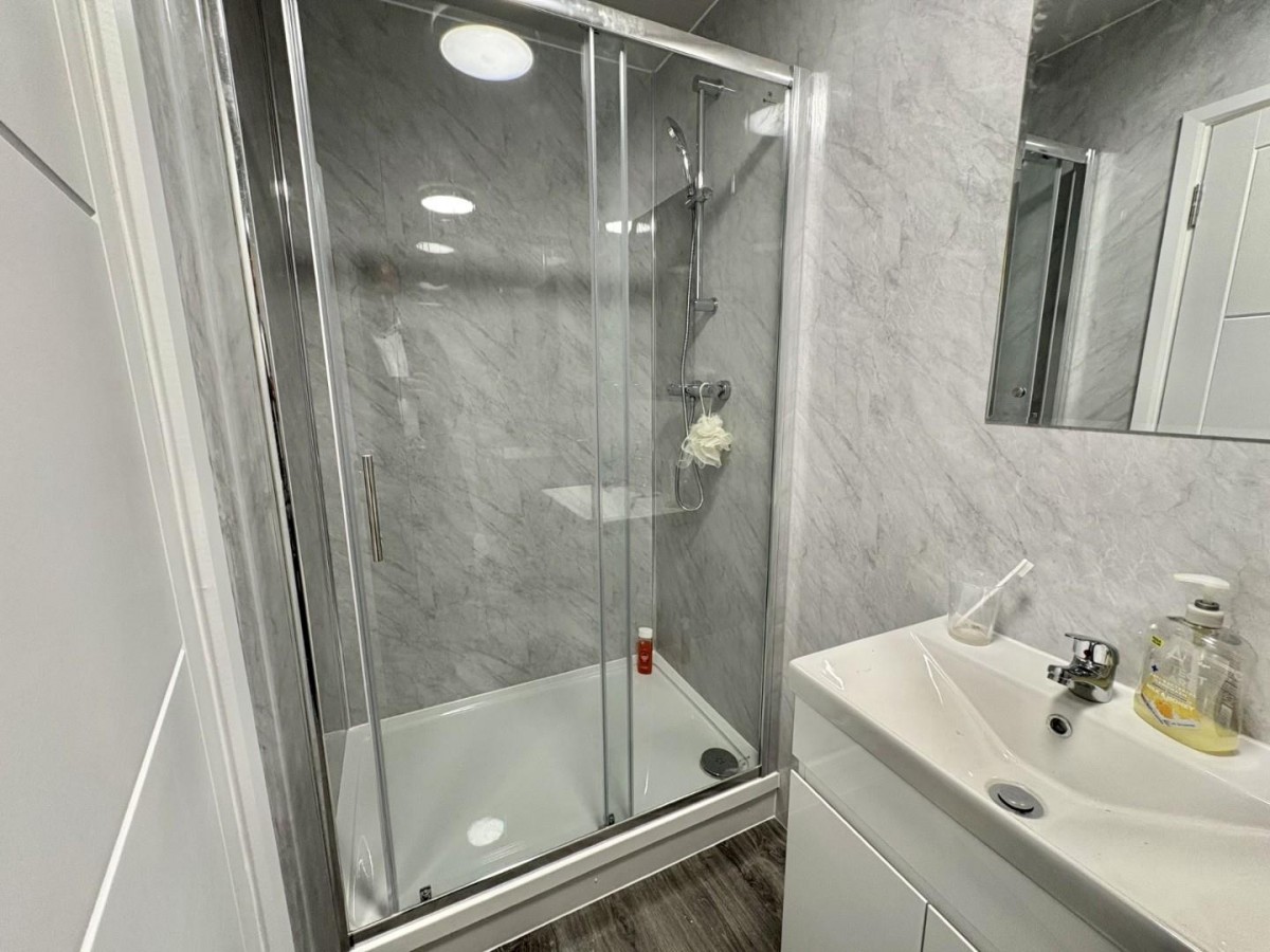 Cleave Avenue, Hayes, Middlesex, UB3 4HD