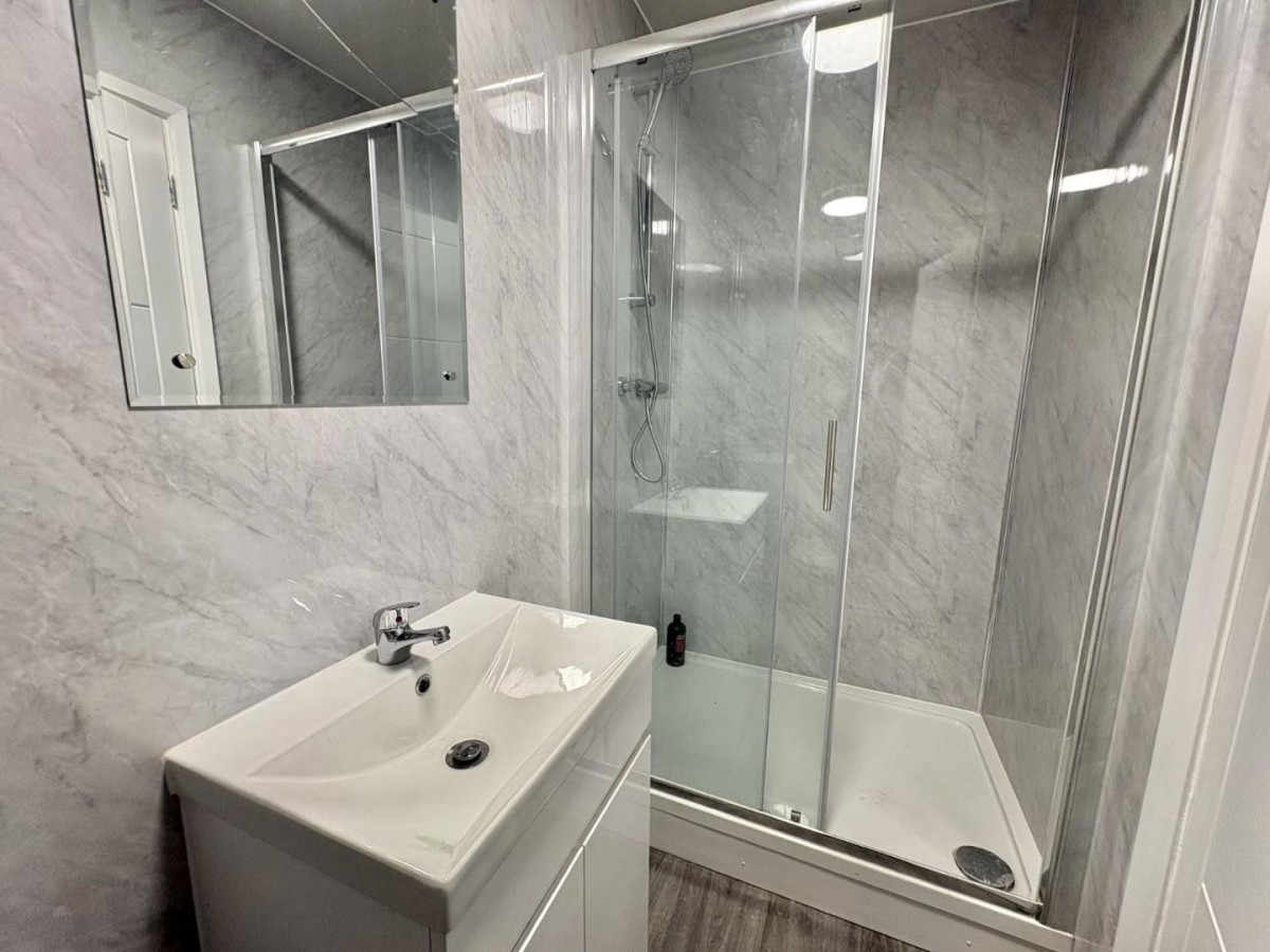 Cleave Avenue, Hayes, Middlesex, UB3 4HD