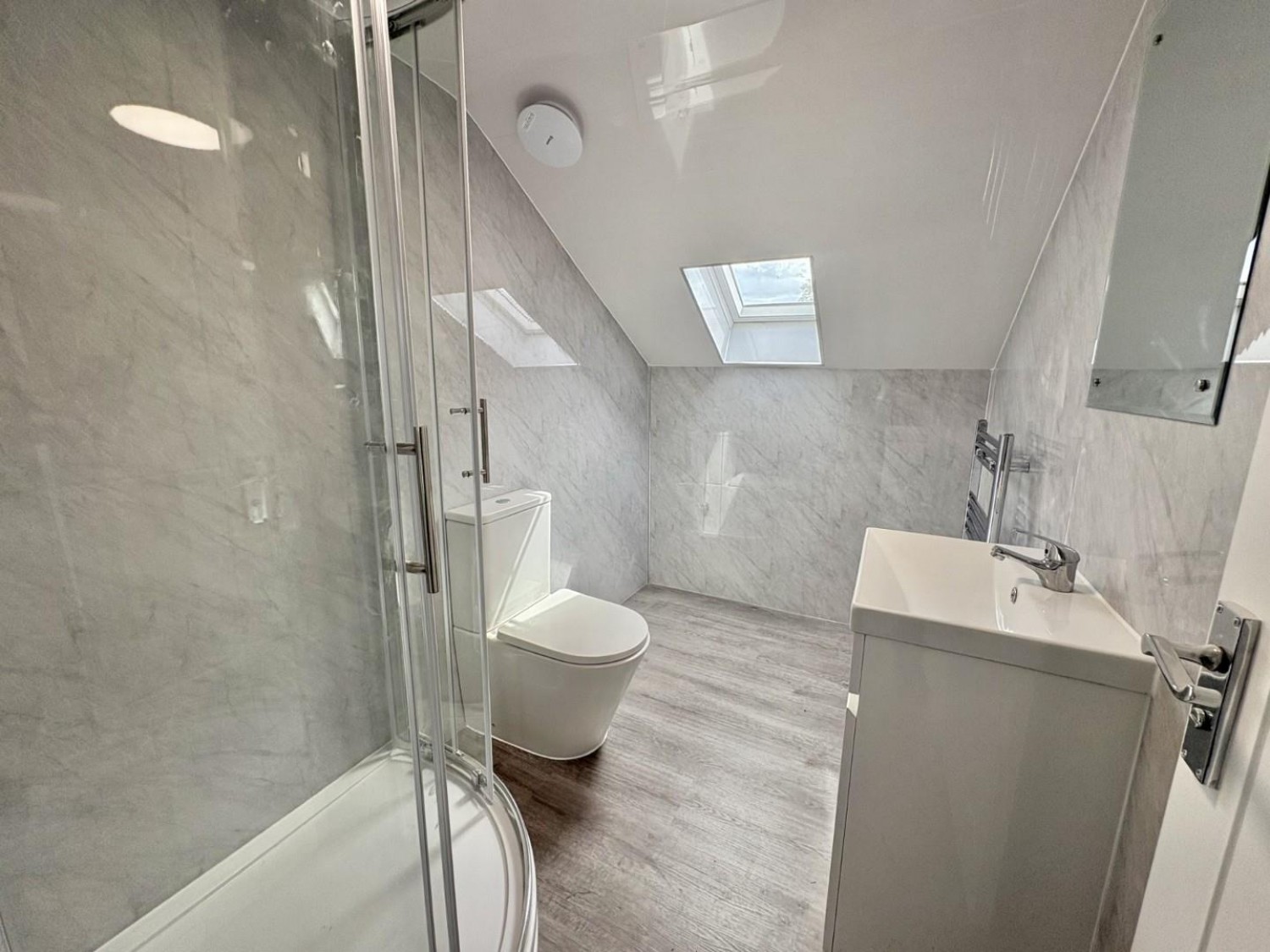 Cleave Avenue, Hayes, Middlesex, UB3 4HD