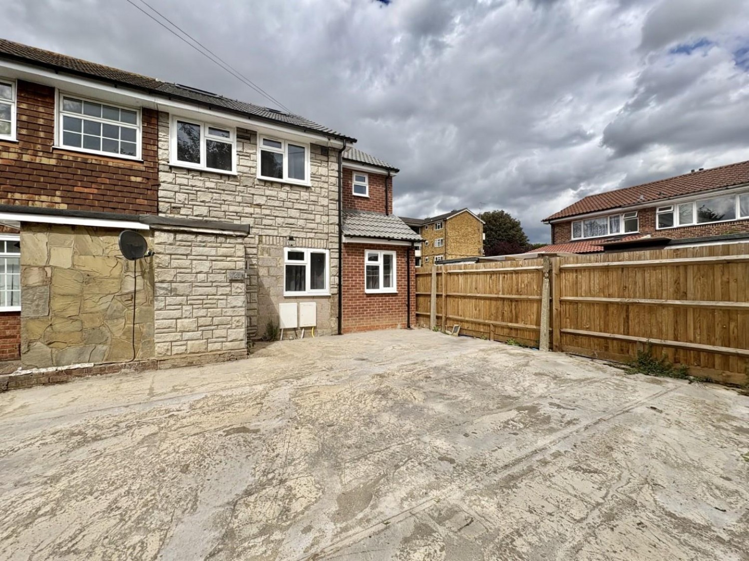 Cleave Avenue, Hayes, Middlesex, UB3 4HD