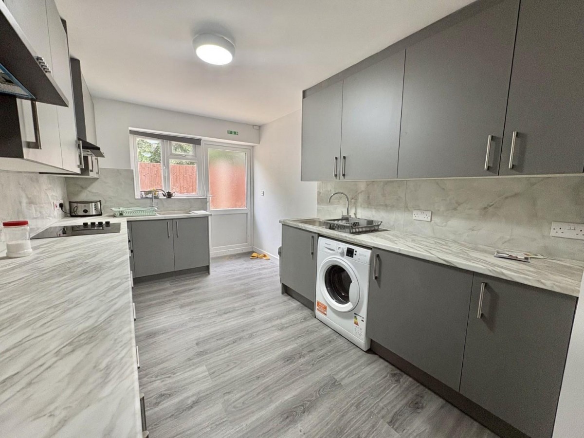 Cleave Avenue, Hayes, Middlesex, UB3 4HD