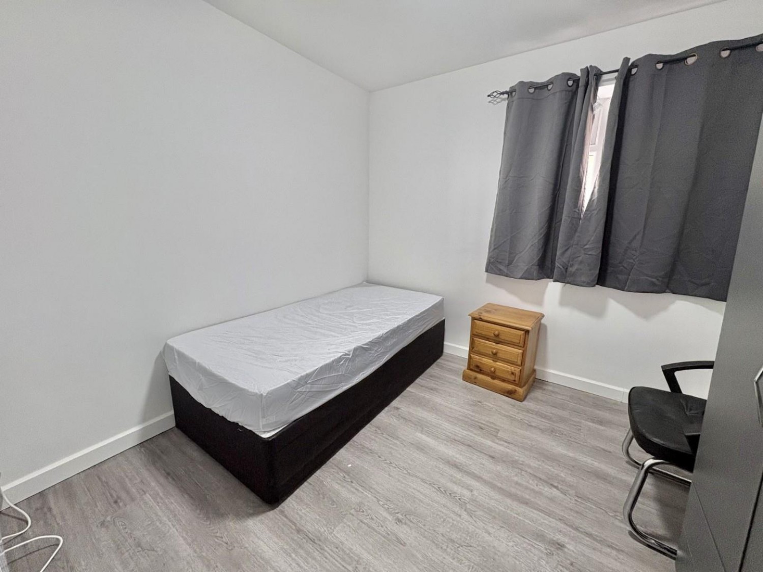 Cleave Avenue, Hayes, Middlesex, UB3 4HD