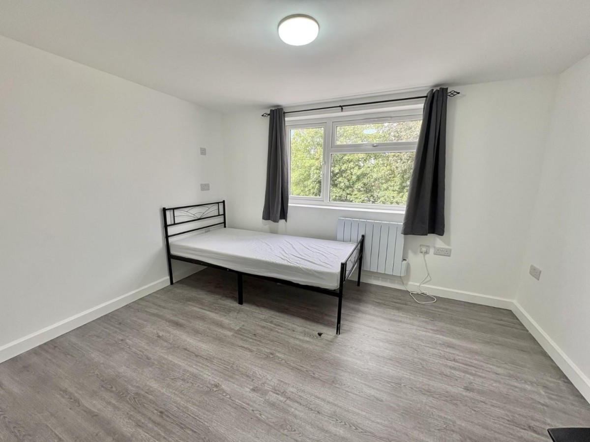 Cleave Avenue, Hayes, Middlesex, UB3 4HD