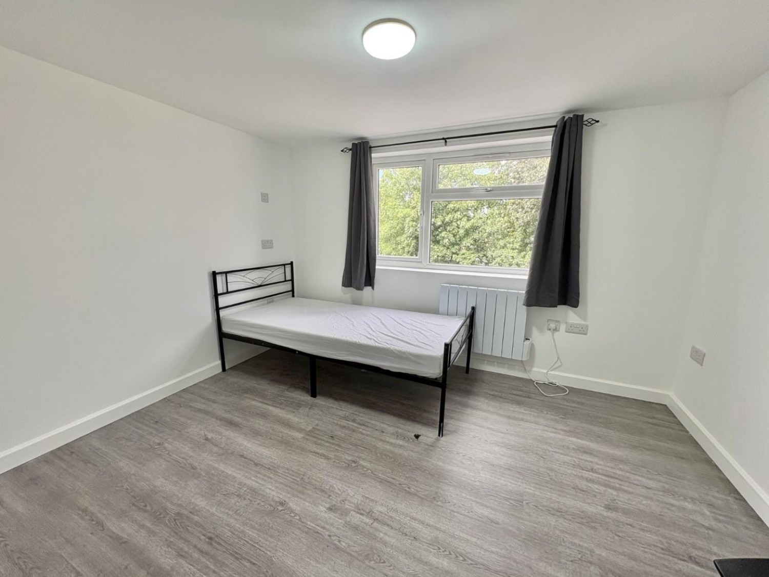 Cleave Avenue, Hayes, Middlesex, UB3 4HD