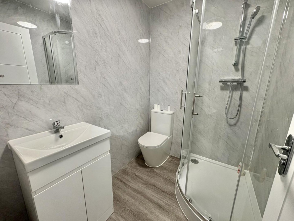 Cleave Avenue, Hayes, Middlesex, UB3 4HD