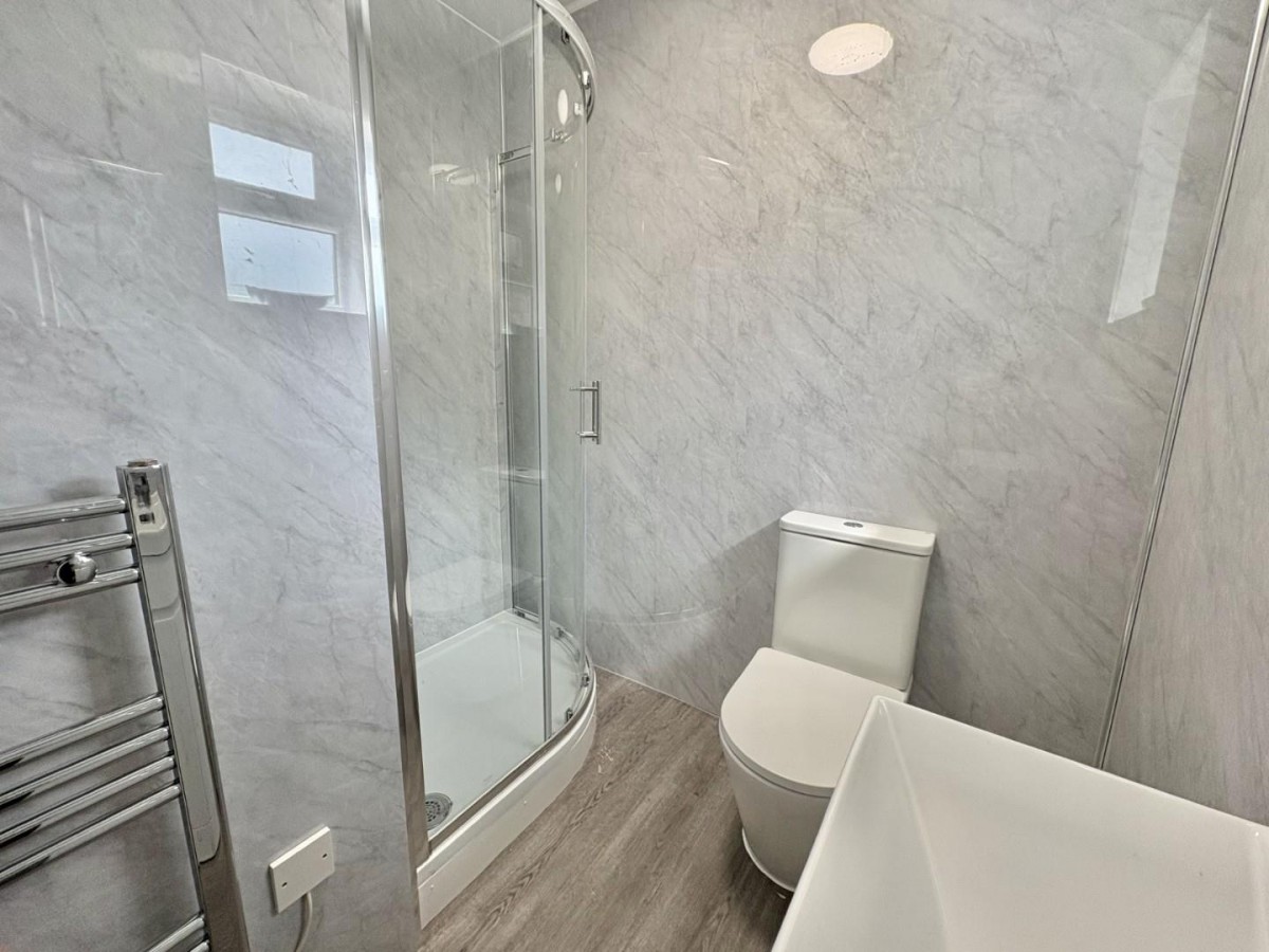 Cleave Avenue, Hayes, Middlesex, UB3 4HD