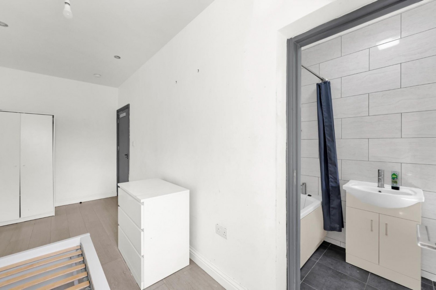 Crownfield Avenue, Ilford, IG2