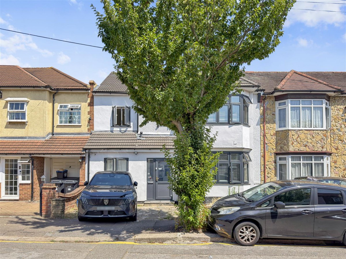 Crownfield Avenue, Ilford, IG2