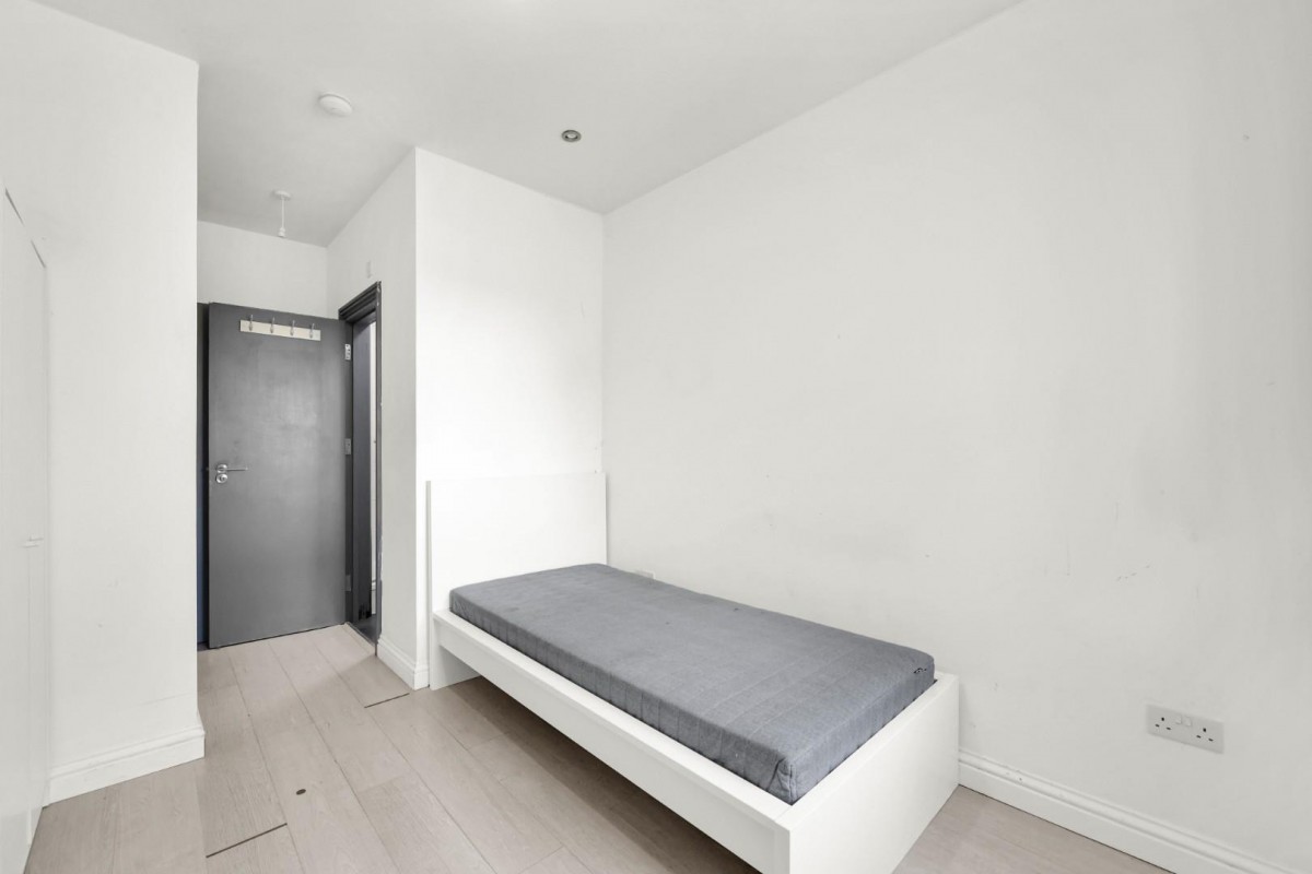 Crownfield Avenue, Ilford, IG2