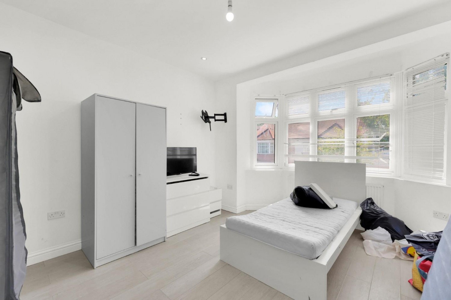 Crownfield Avenue, Ilford, IG2