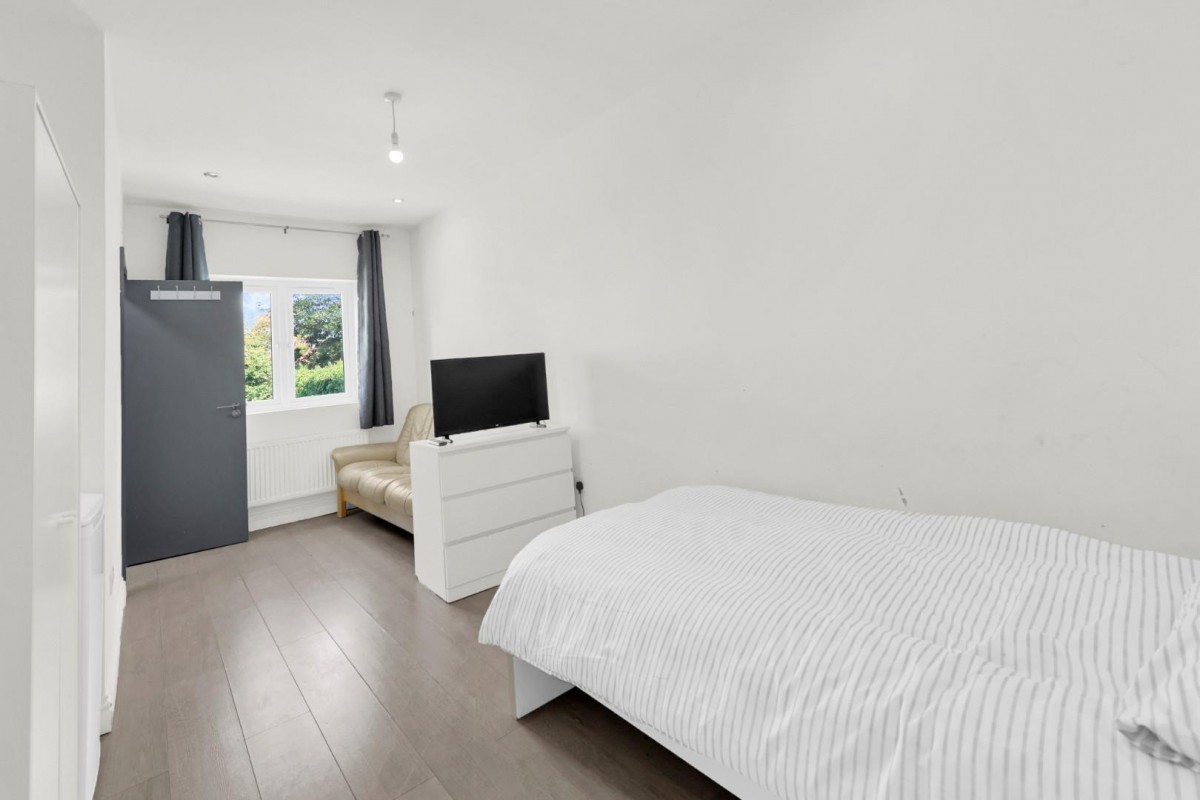 Crownfield Avenue, Ilford, IG2