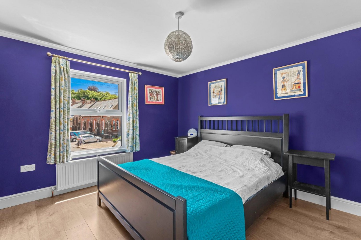 2 bedroom House for sale in Broad Street, Chesham, Buckinghamshire, HP5 3ED