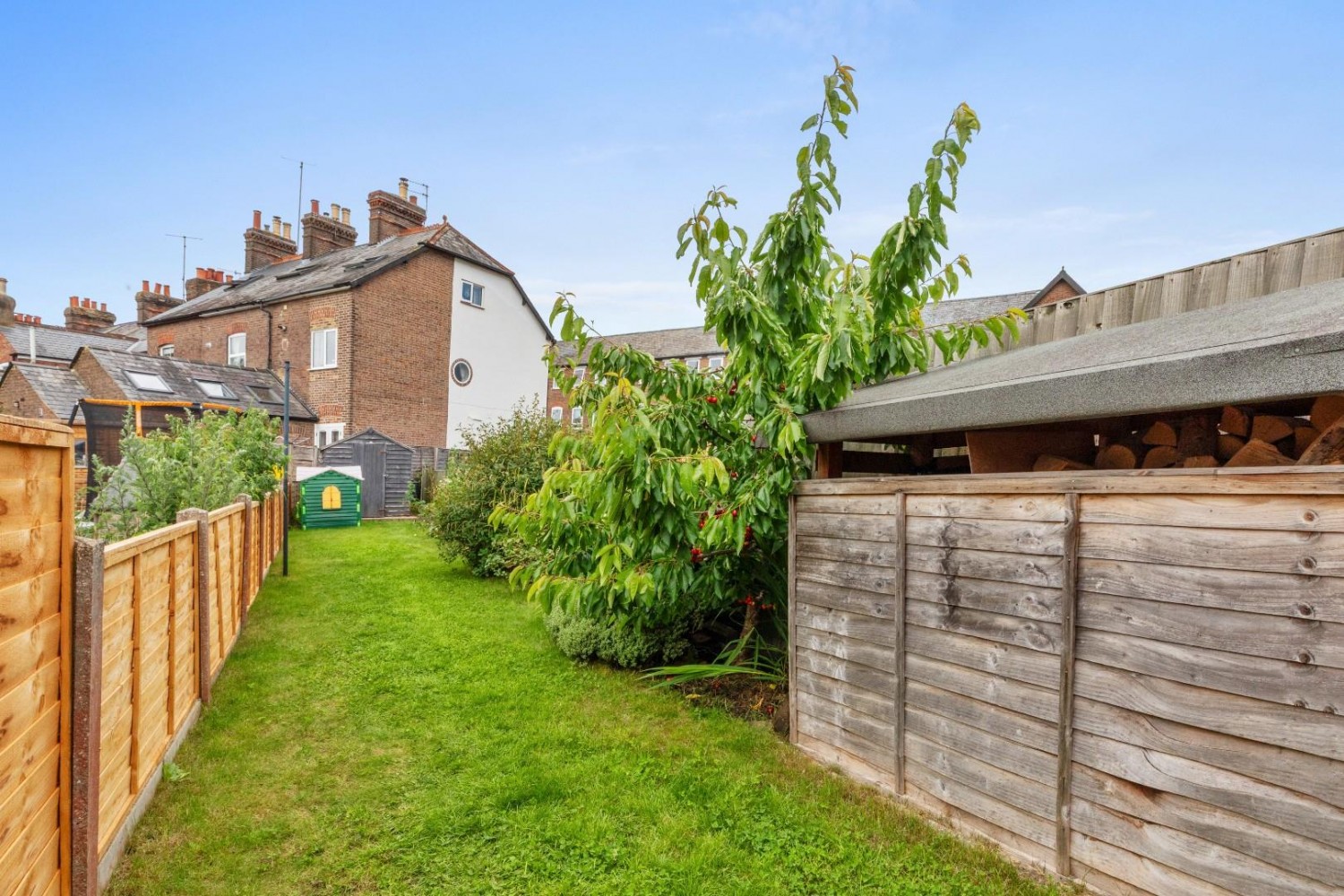 2 bedroom House for sale in Broad Street, Chesham, Buckinghamshire, HP5 3ED
