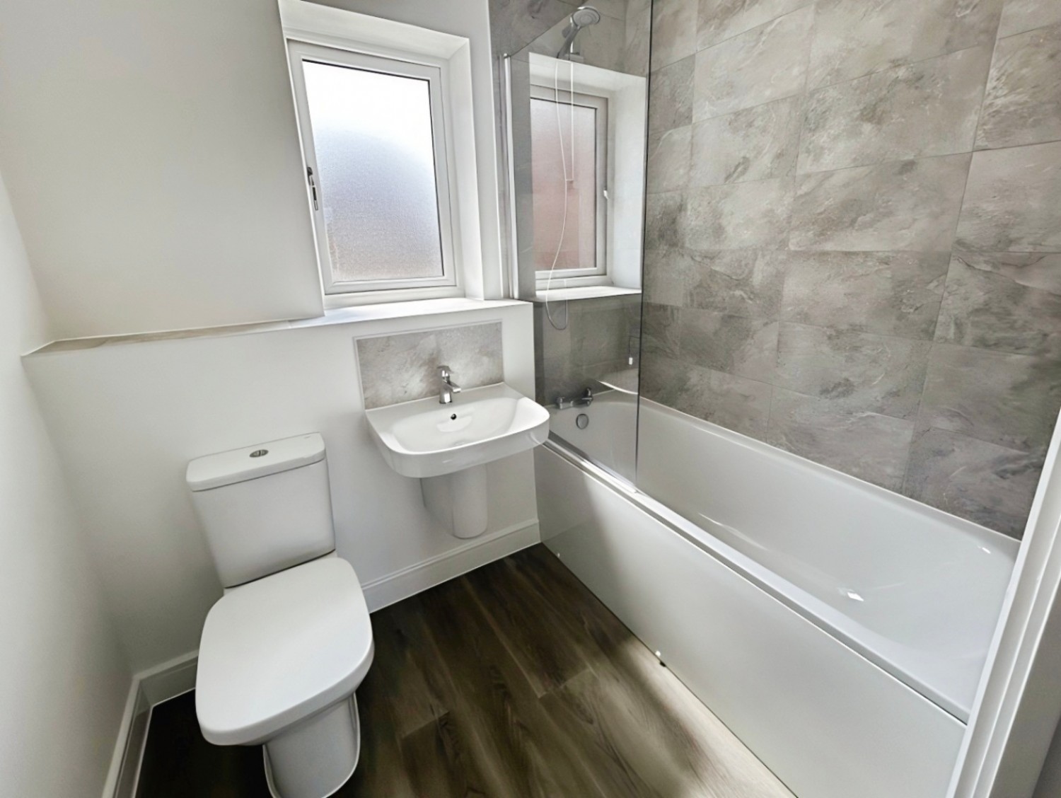 2 bedroom Flat to let in Aldridge Road, Folkestone