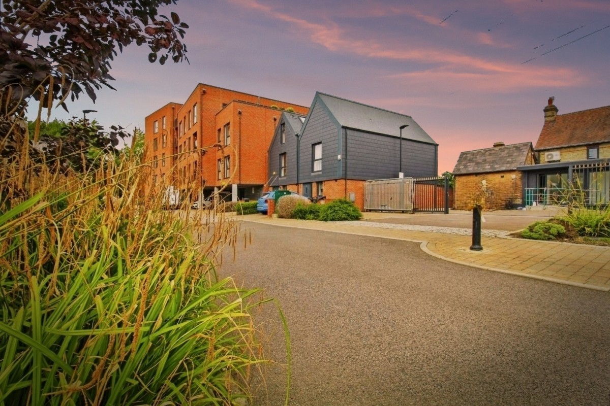 Hazlemere Marina, Waltham Abbey