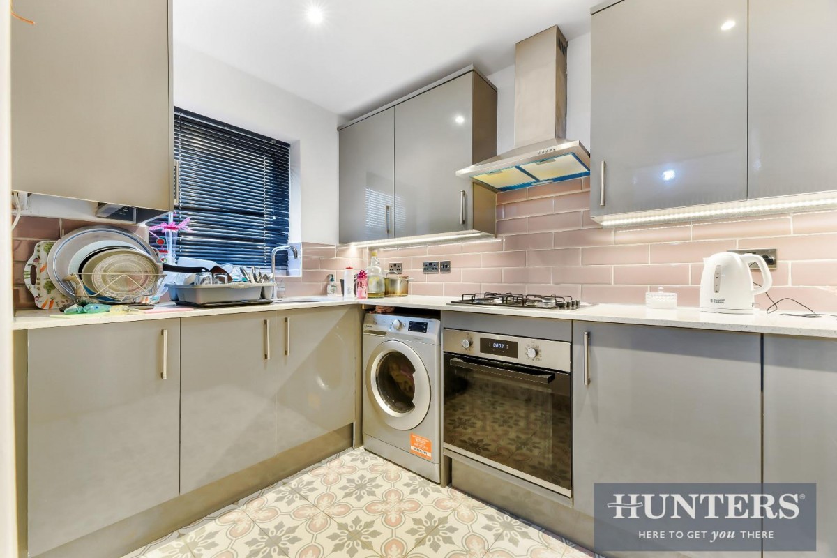 Handside Close, Worcester Park, KT4 8QG