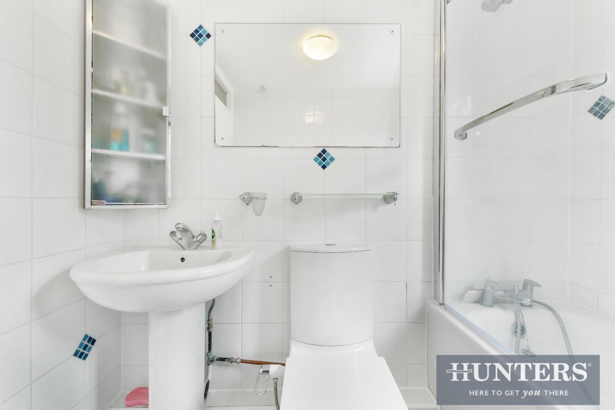 Handside Close, Worcester Park, KT4 8QG