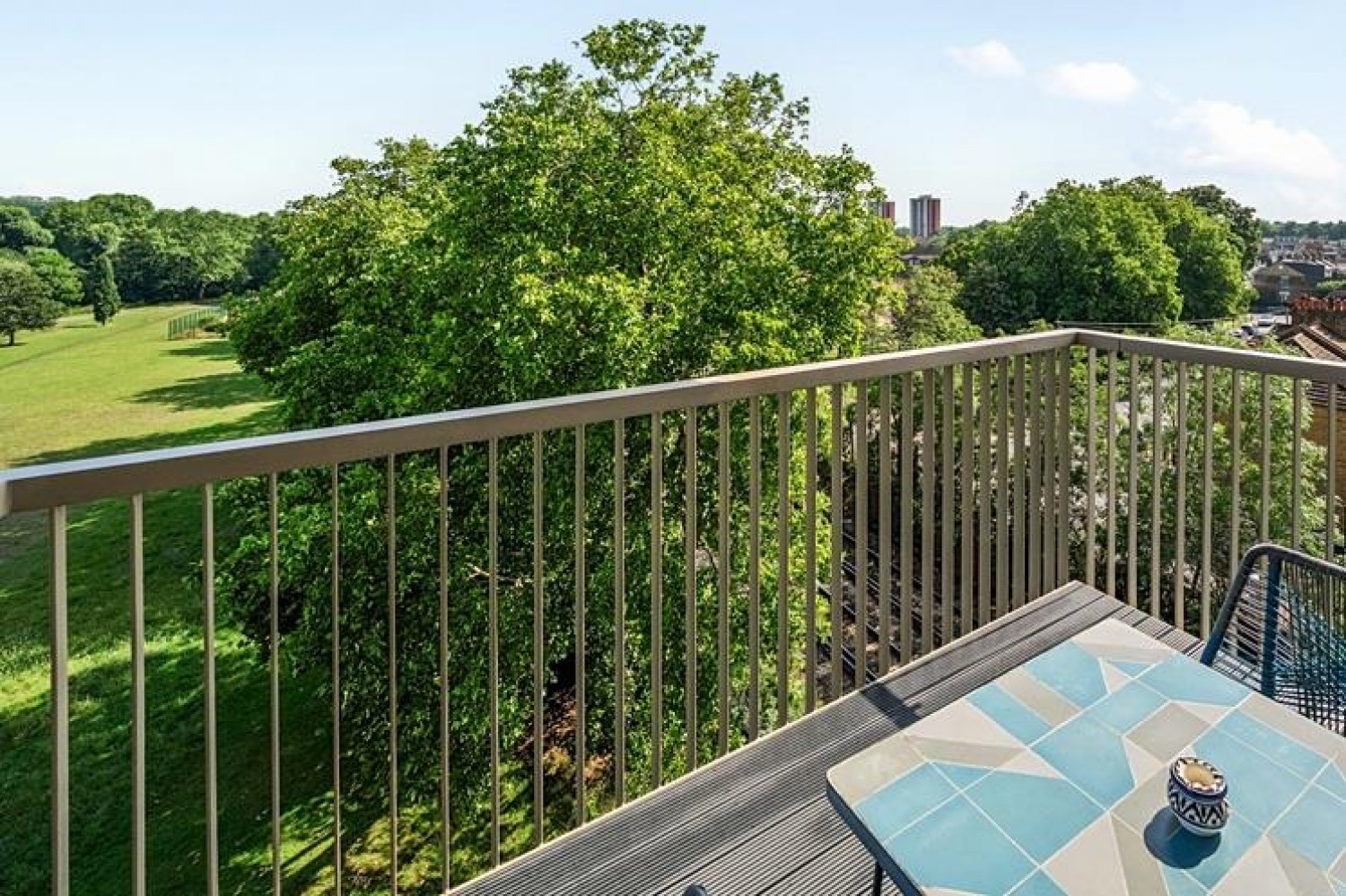 2 bedroom Flat for sale in Appleby Court, Adenmore Road, London, SE6 4EJ