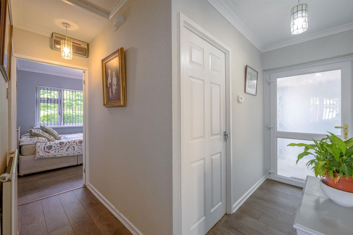 Cedars Avenue, Kingswinford, DY6 9PA
