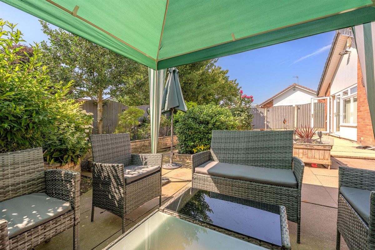 Cedars Avenue, Kingswinford, DY6 9PA