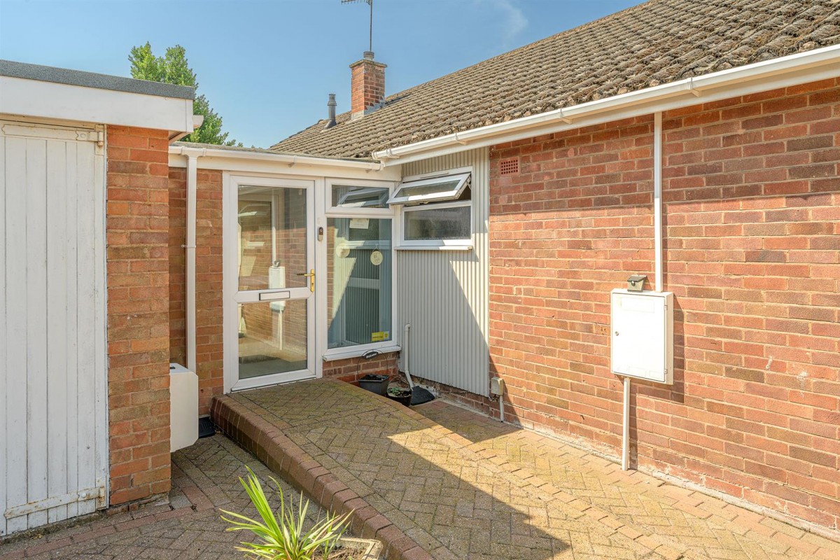 Cedars Avenue, Kingswinford, DY6 9PA