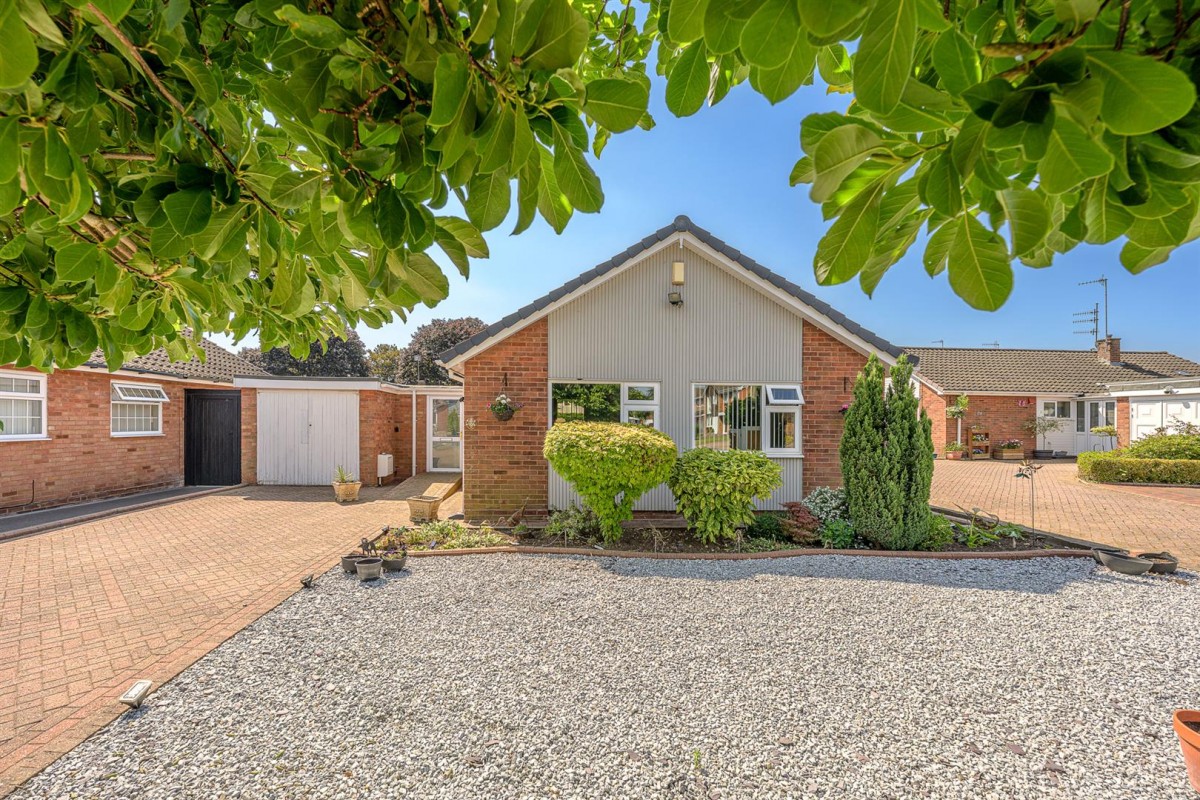 Cedars Avenue, Kingswinford, DY6 9PA
