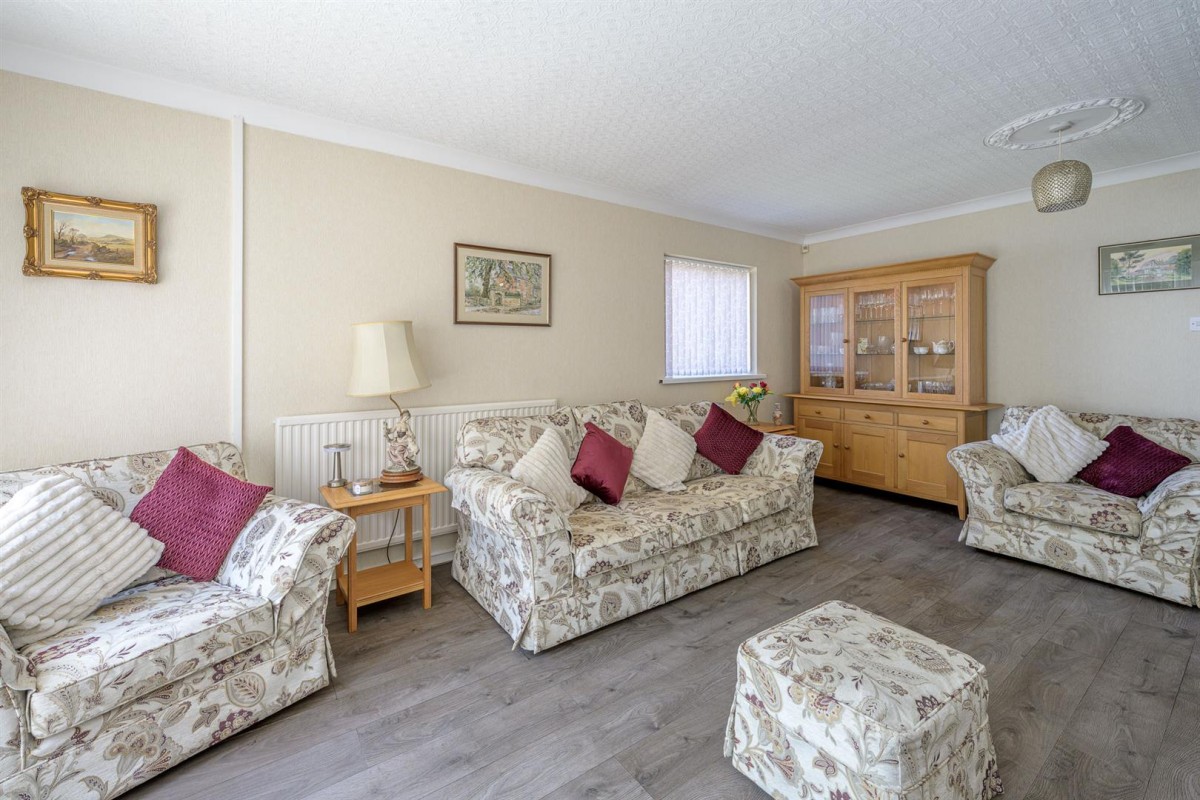 Cedars Avenue, Kingswinford, DY6 9PA