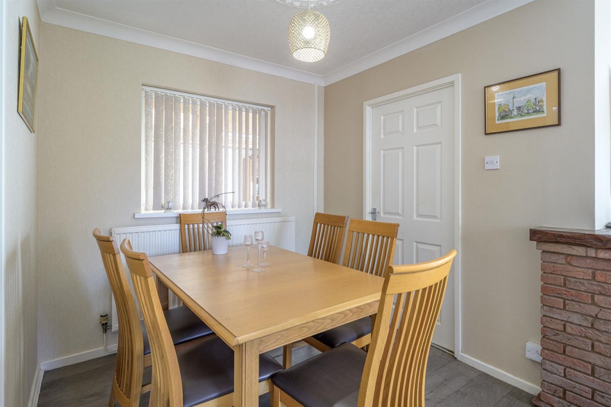 Cedars Avenue, Kingswinford, DY6 9PA