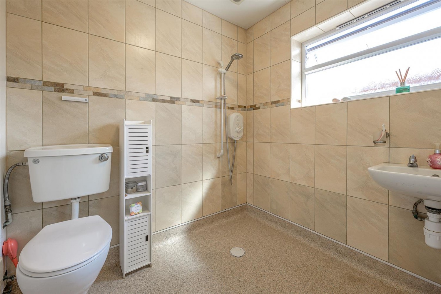 Cedars Avenue, Kingswinford, DY6 9PA