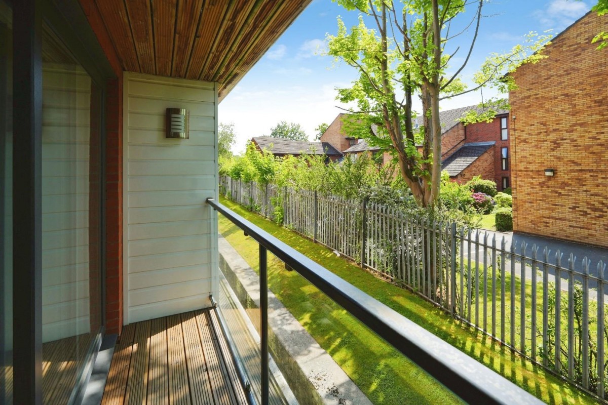 210 Hall Lane, Manchester