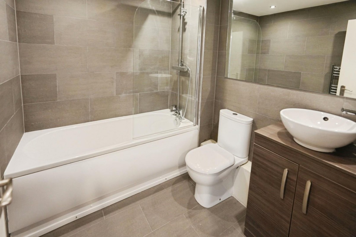 210 Hall Lane, Manchester