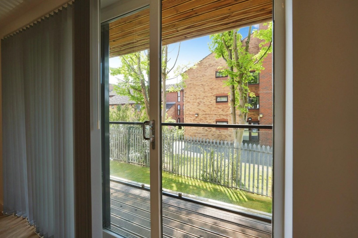210 Hall Lane, Manchester
