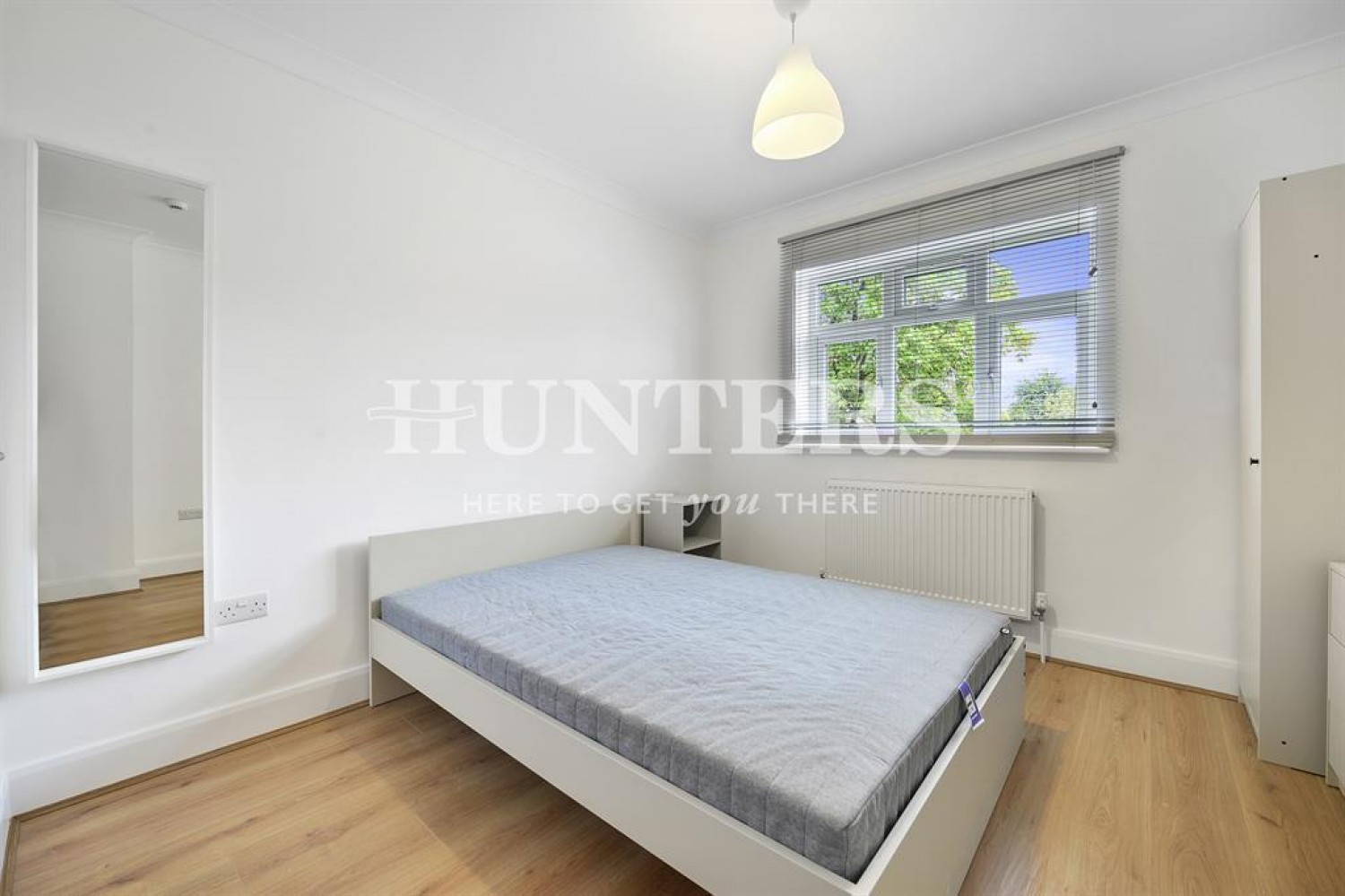 4 bedroom Flat to let in Kilburn Lane, London, W9