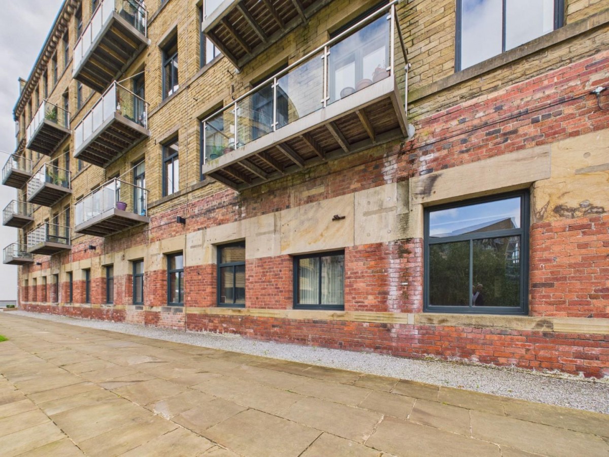 Salts Mill Road, Shipley
