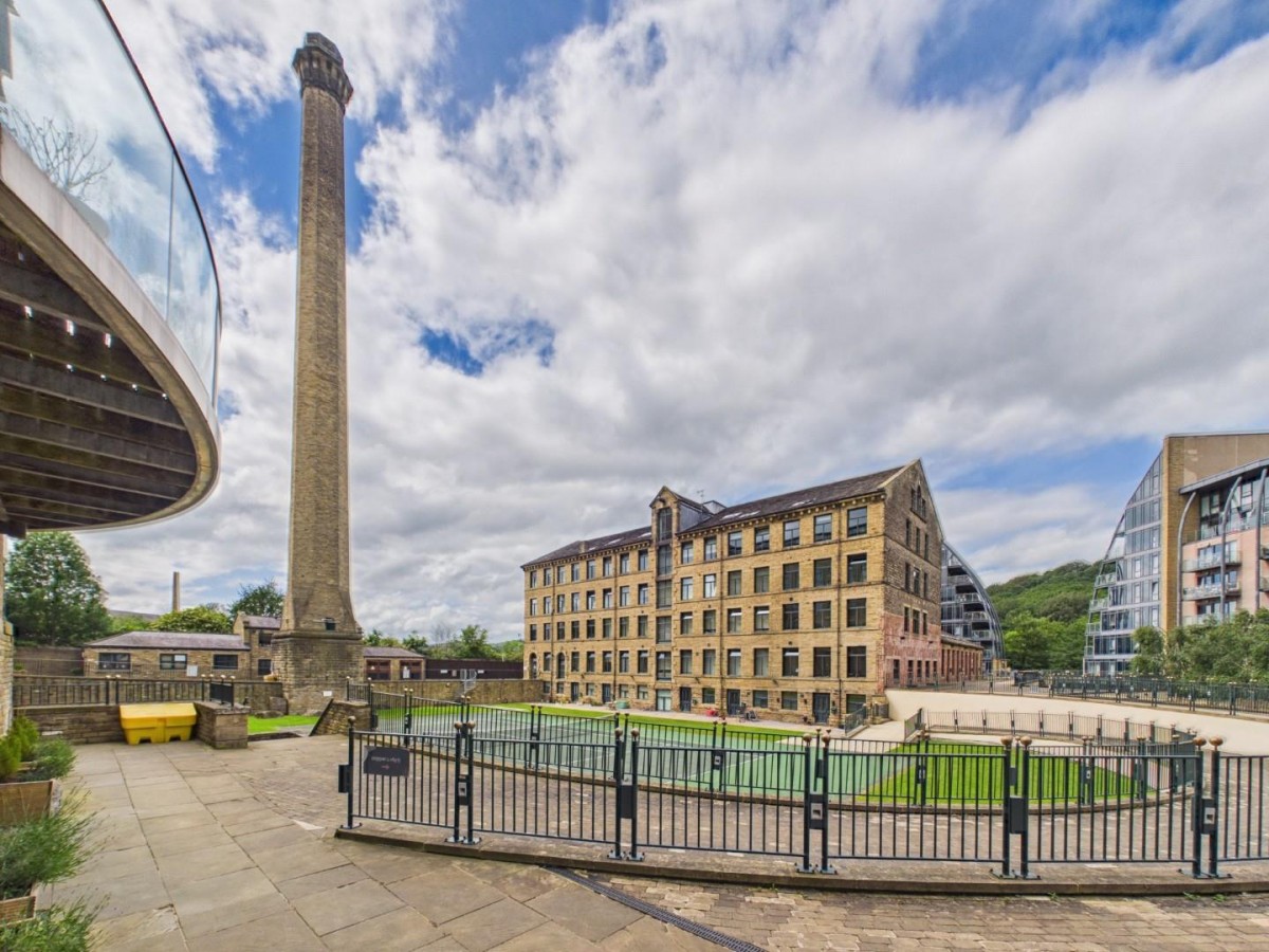 Salts Mill Road, Shipley
